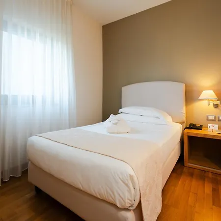 Touring Szálloda Carpi